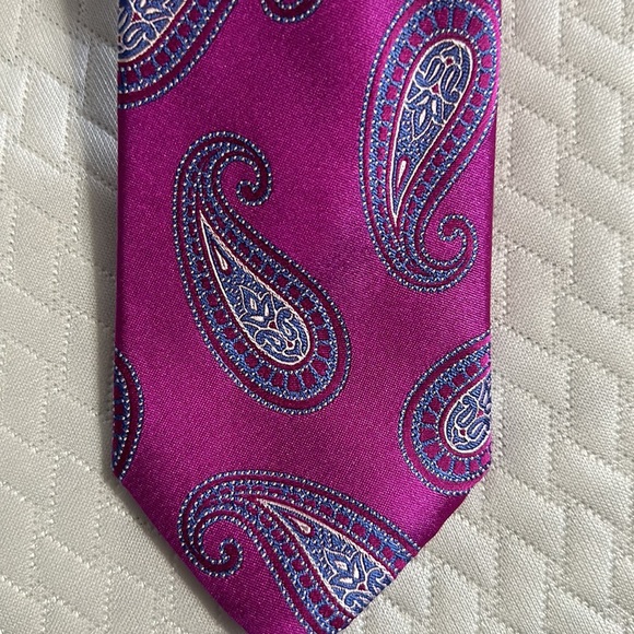 Michael Kors 100% Silk Necktie - Picture 2 of 3